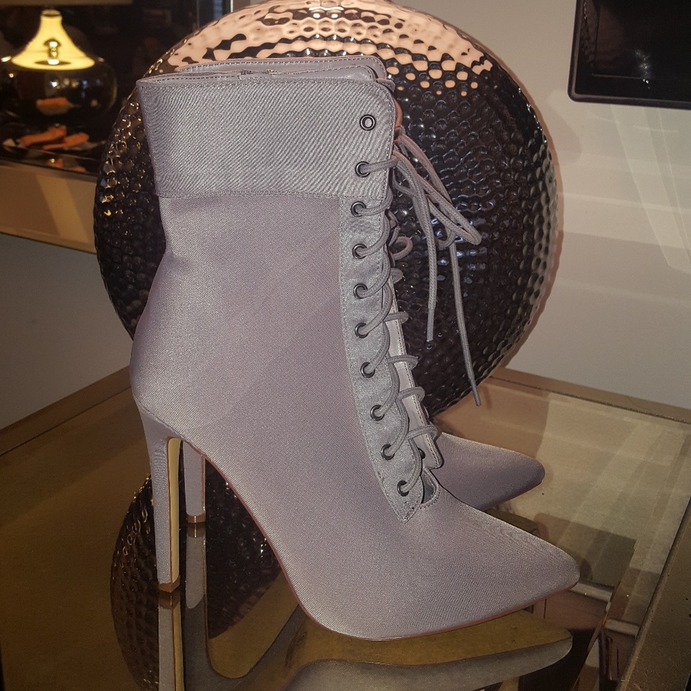 Olivia Fergusen Heeled Lace Up Boots US 9
